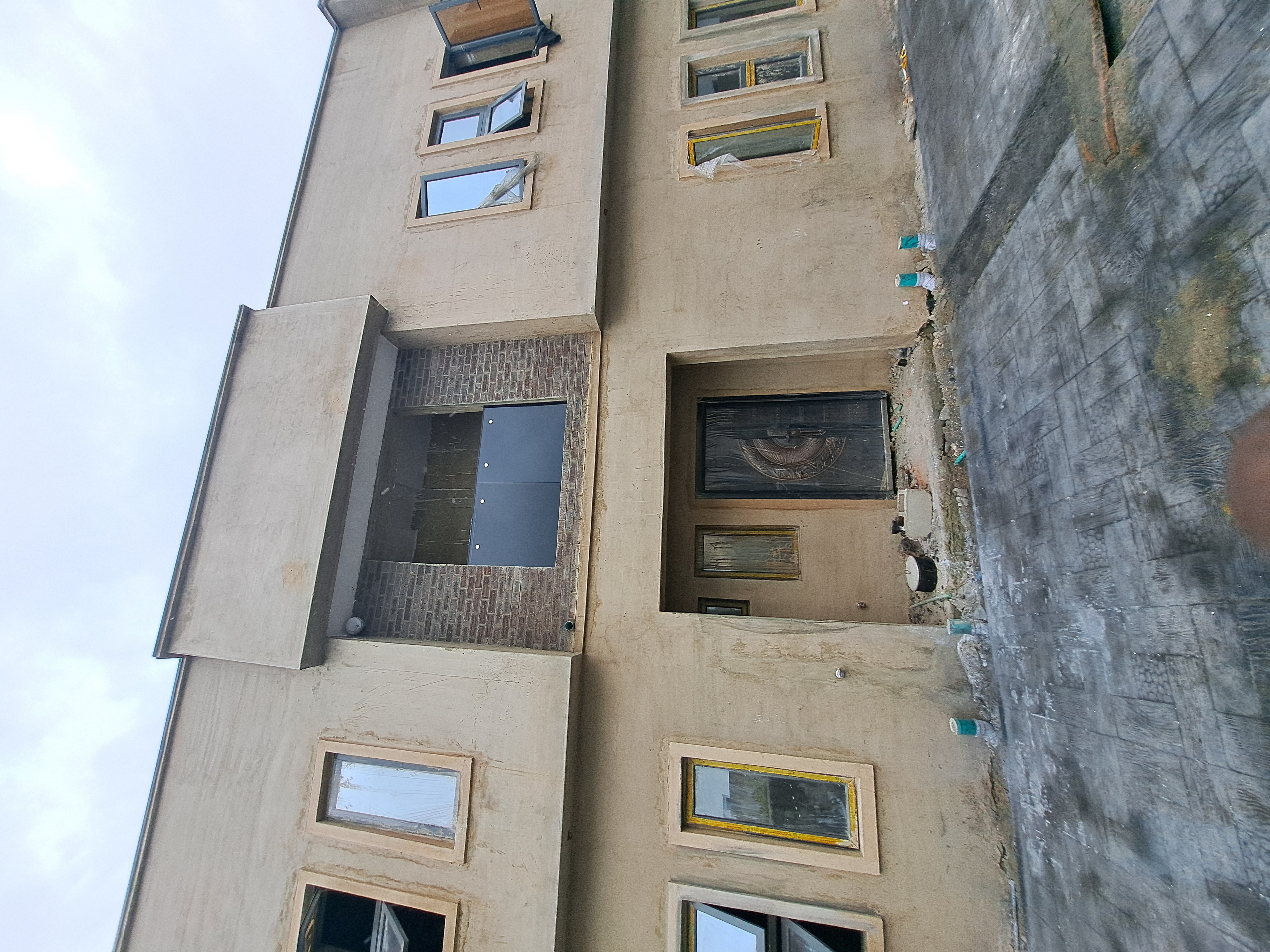 4 bedroom semi-detached Duplex with modern infrastructure and ample parking space thumbnail 3