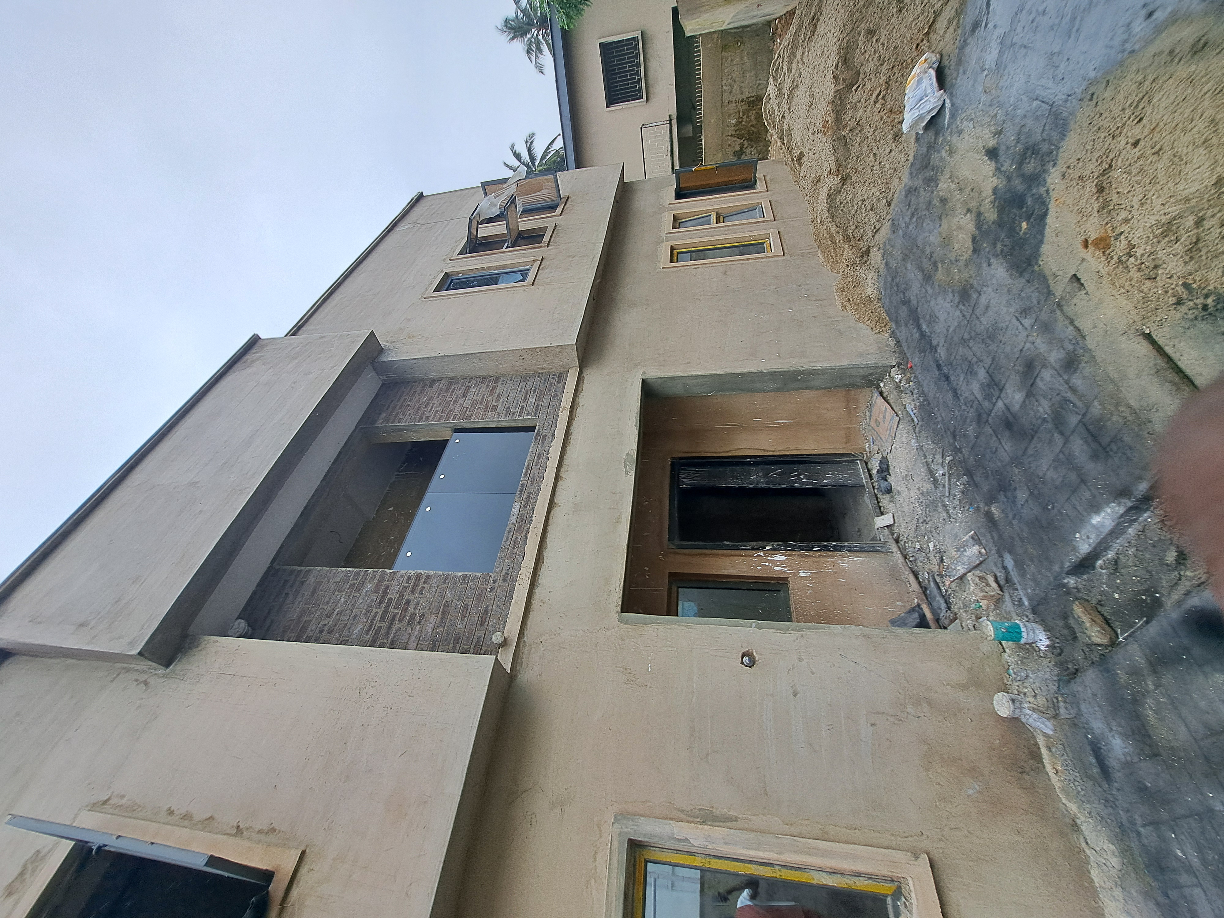 4 bedroom semi-detached Duplex with modern infrastructure and ample parking space thumbnail 4