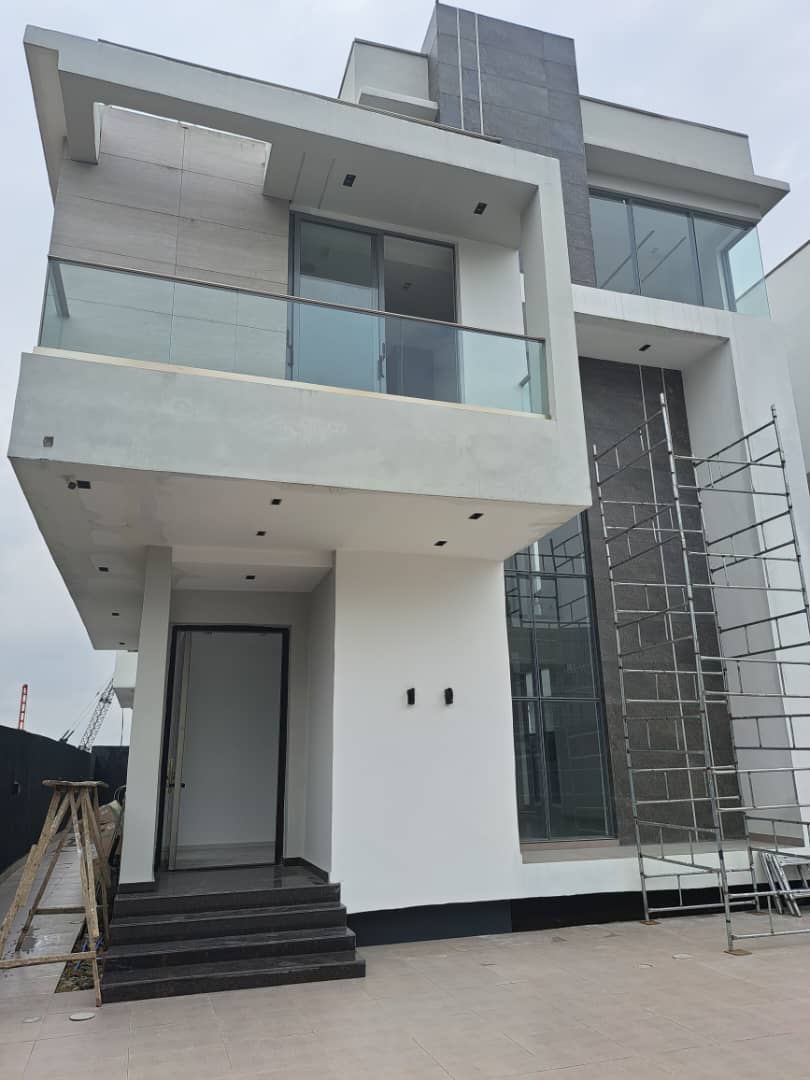 EXQUIISITE 5-BEDROOM FULLY DETACHED SMART LUXURY RESIDENCE