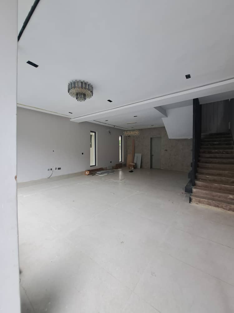  4 BEDROOM FULLY DETACHED DUPLEX + 1 BEDROOM BQ