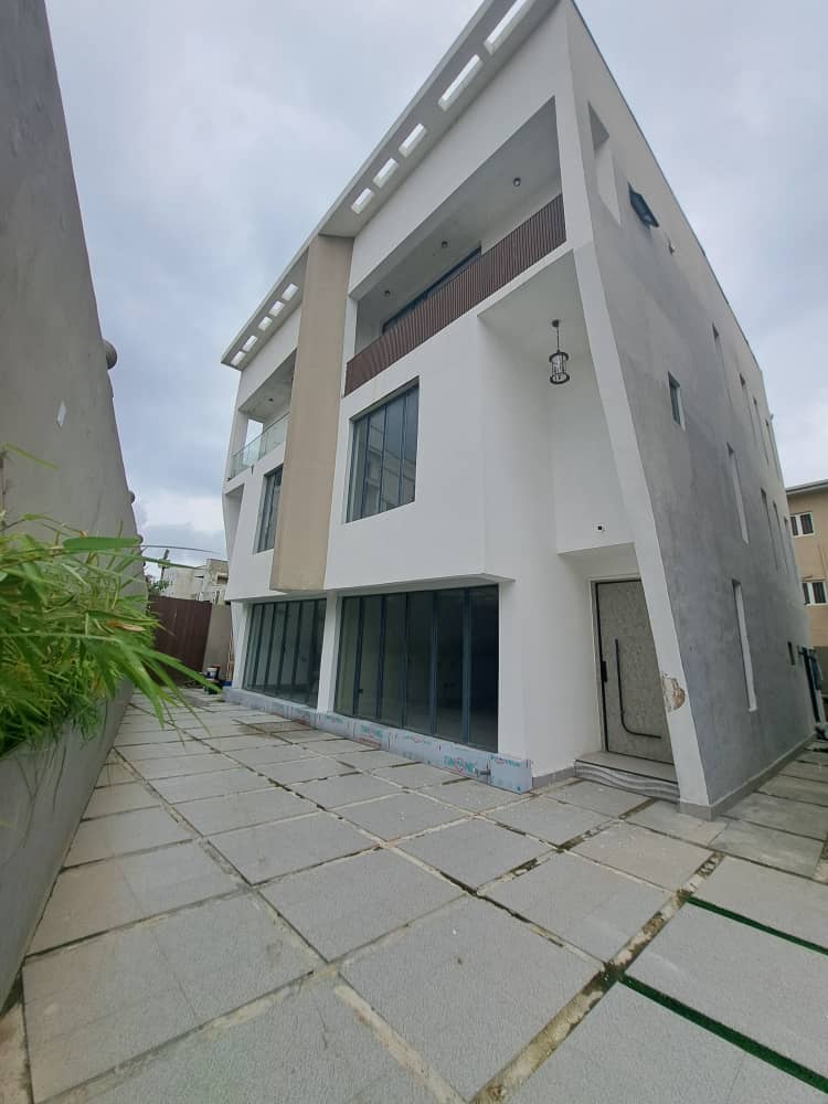4 BEDROOM SEMI DETACHED DUPLEX (2 KITCHENS + 2 BEDROOM BQ