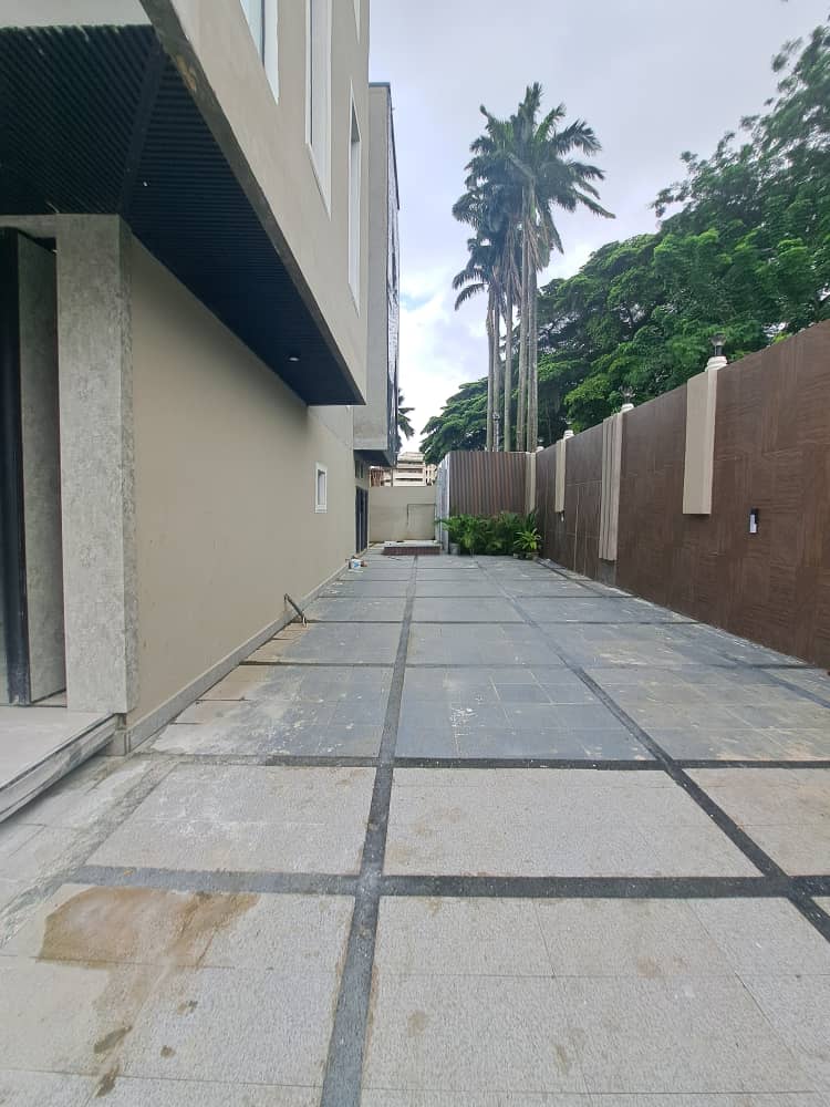 5 BEDROOM FULLY DETACHED DUPLEX (2 KITCHENS – WET & DRY) + 2 BEDROOM BQ 